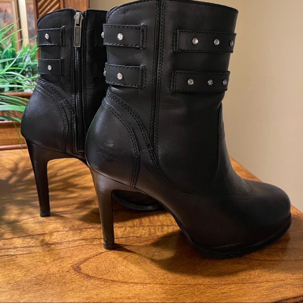 Harley Davidson Leather Black Heeled Boots. - Picture 2 of 6